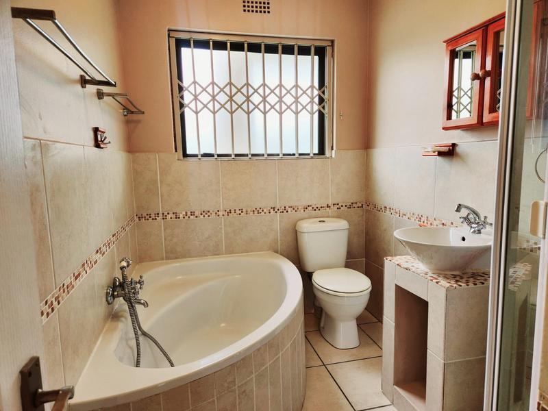 To Let 2 Bedroom Property for Rent in Greenway Western Cape